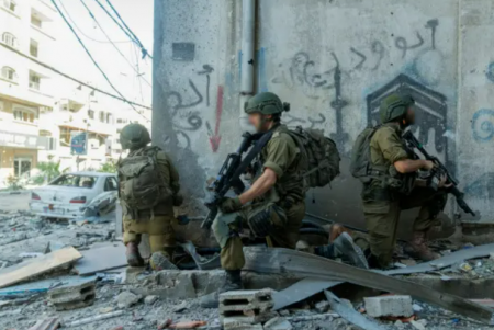 صحيفة: "إسرائيل" أبلغت مصر بضرورة سحب جنودها عن الحدود مع غزة
